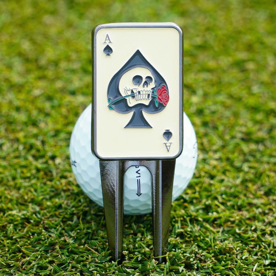 pitch mark repairer with spade and skull design