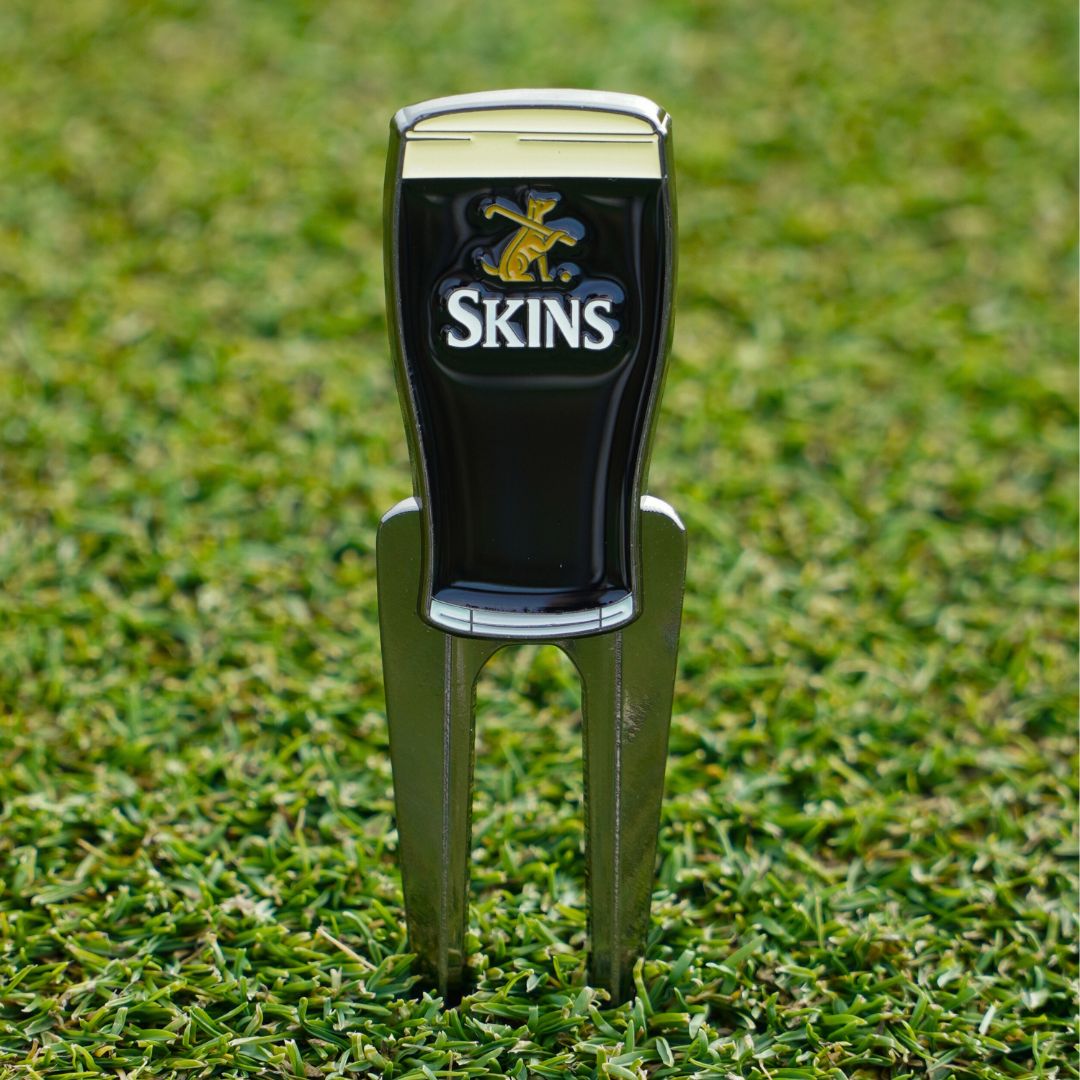 Divot tool with stout design